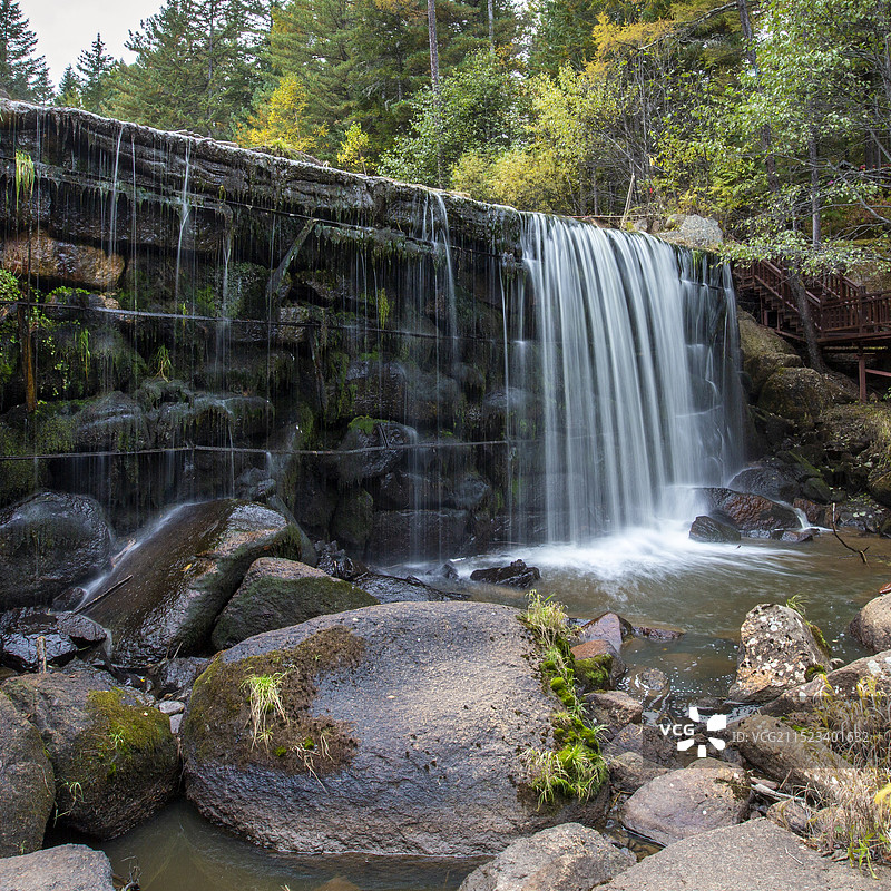 黑龙江省伊春市汤旺河林海奇石风景区秋日瀑布风光图片素材