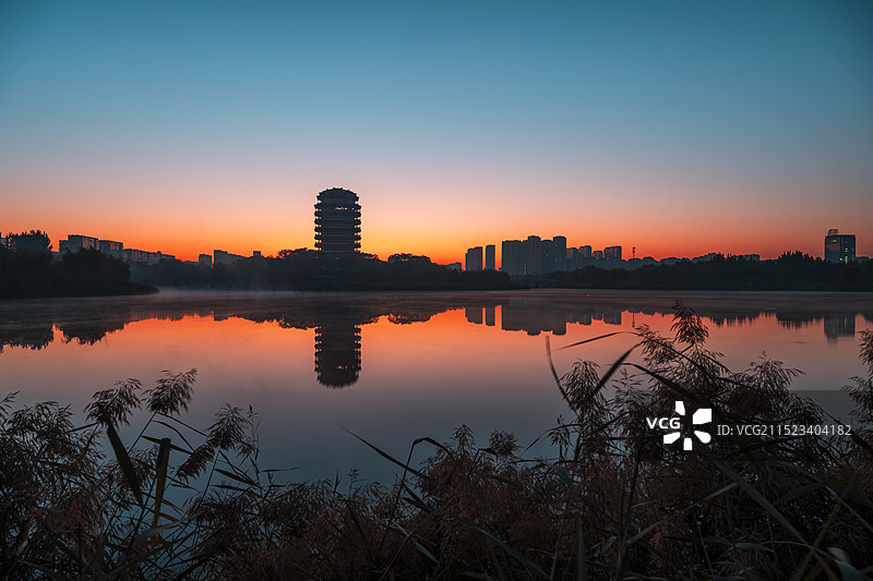 淄博齐盛湖公园晨曦图片素材