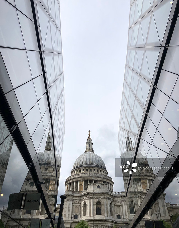 现代建筑仰天俯视图片素材