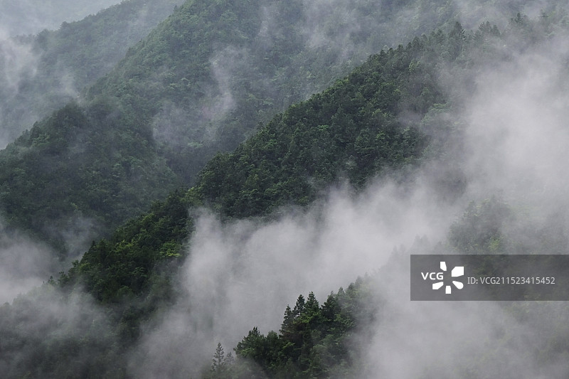 山间云雾图片素材