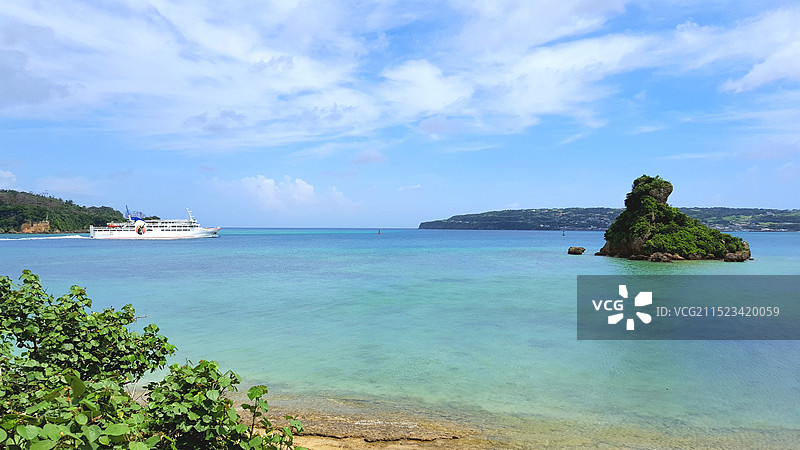 日本冲绳县名护市，古宇利大桥边的海滩图片素材