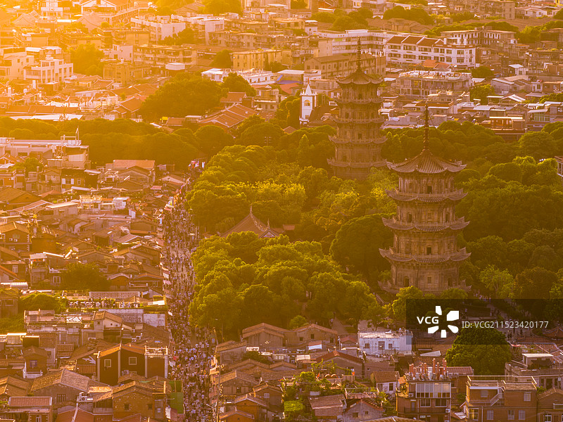 泉州古城西街开元寺日落航拍图片素材