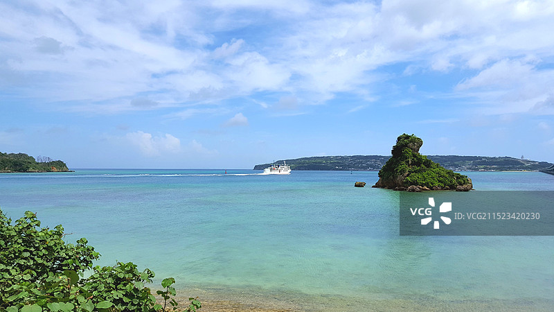 日本冲绳县名护市，古宇利大桥边的海滩图片素材