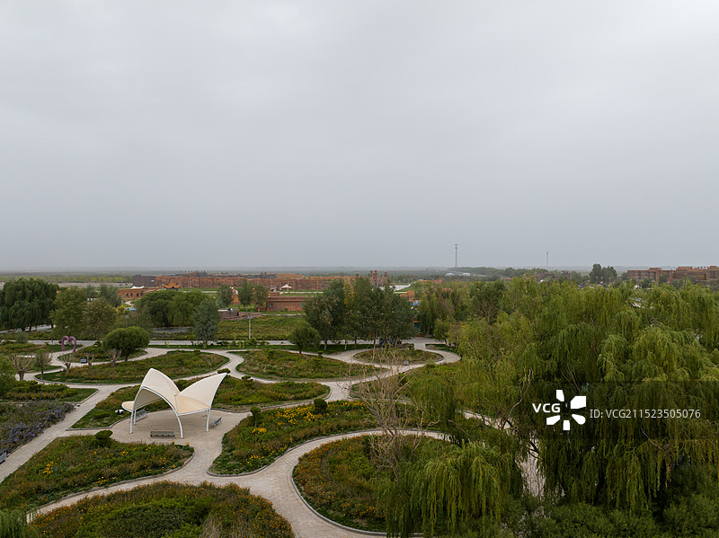 航拍新疆喀什岳普湖县达瓦昆景区图片素材