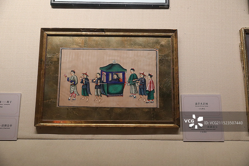 南海博物馆“源同流异”馆藏清代外销艺术品展 通草水彩画一—对簿公堂 清 流光异彩的瓷器图片素材