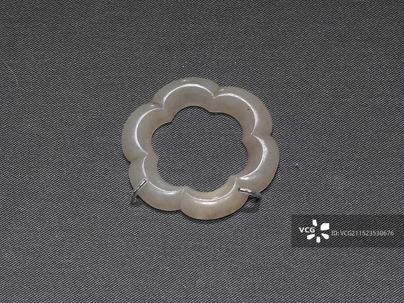 首都博物馆 金代 六瓣玉环 丰台区王佐镇乌木论窝论墓出土图片素材