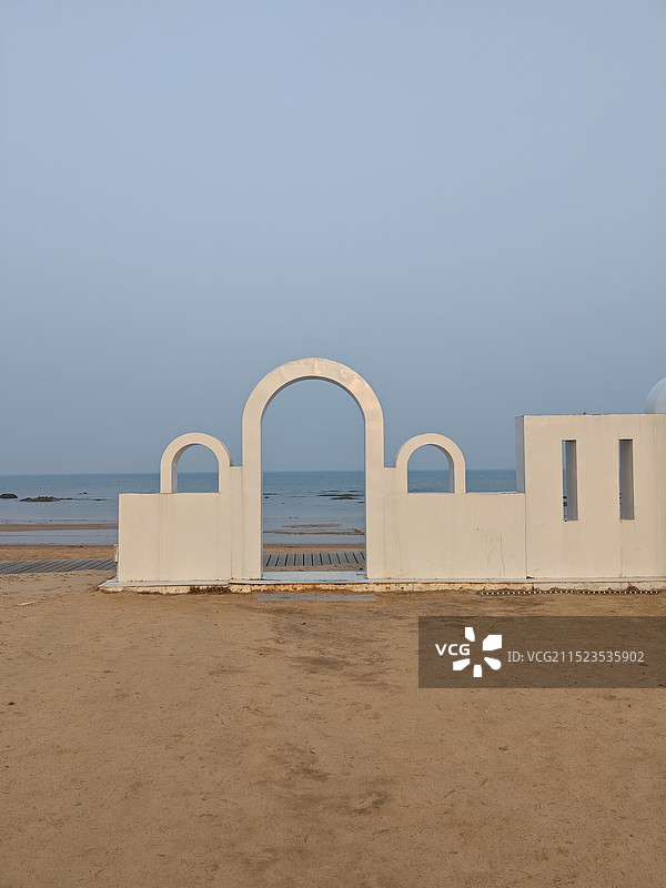 春天日照市万平口景区，太公岛牡蛎公园的海滩图片素材