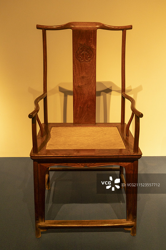 上海博物馆藏明式黄花梨木家具官帽椅图片素材
