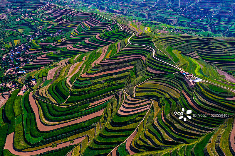 甘肃省会宁县航拍梯田图片素材