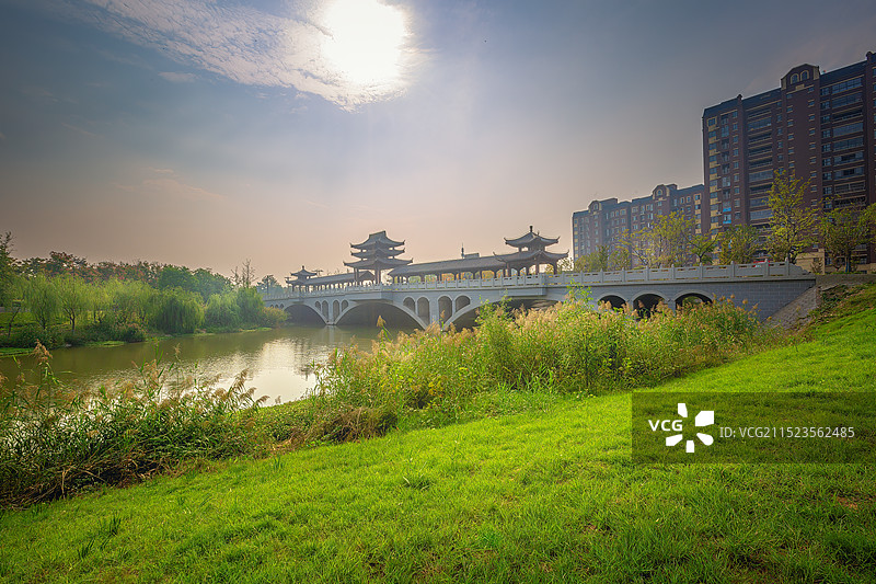 秋日涡楚河桥廊+安徽涡阳图片素材