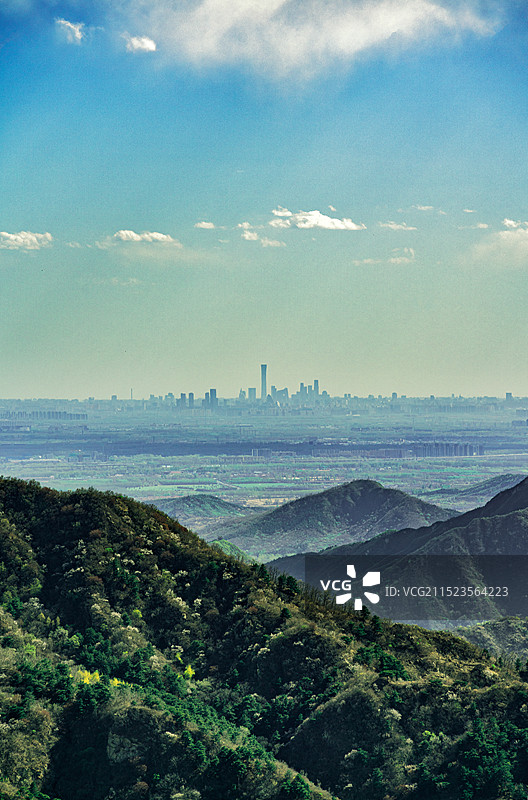 从慕田峪长城望向北京城图片素材