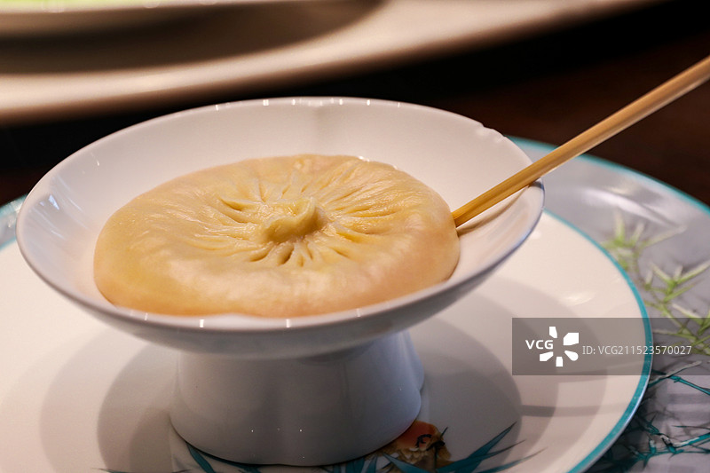 一只蟹黄汤包，拍摄于扬州香园茶社图片素材