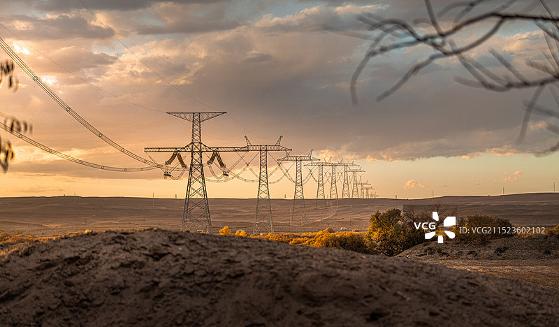 疆电外送特高压工程 外送电量突破8000亿千瓦时图片素材