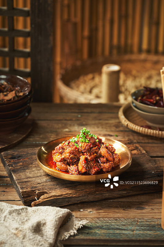 农家木制风格传统贵州酸汤火锅菜单图贵州辣子鸡图片素材