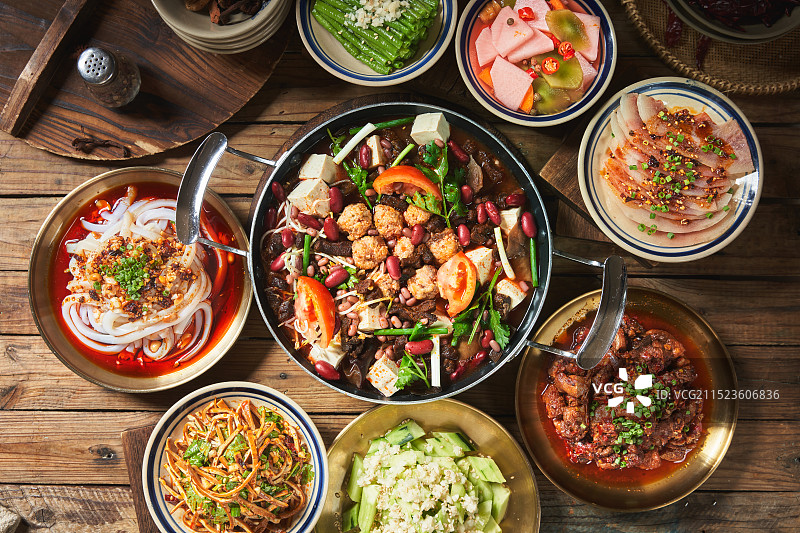 农家木制风格传统贵州酸汤火锅菜单图贵州菜套餐图片素材