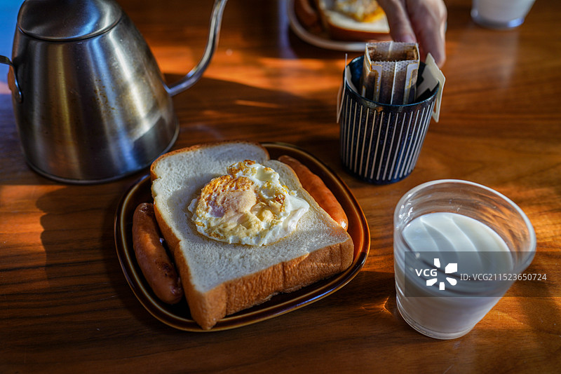 鸡蛋面包牛奶三明治图片素材