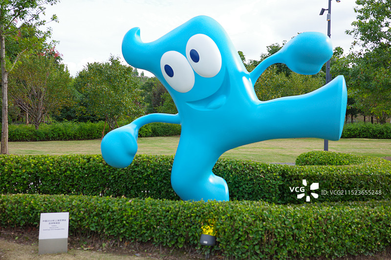 中国上海浦东世博文化公园内2010上海世博会吉祥物海宝雕像图片素材