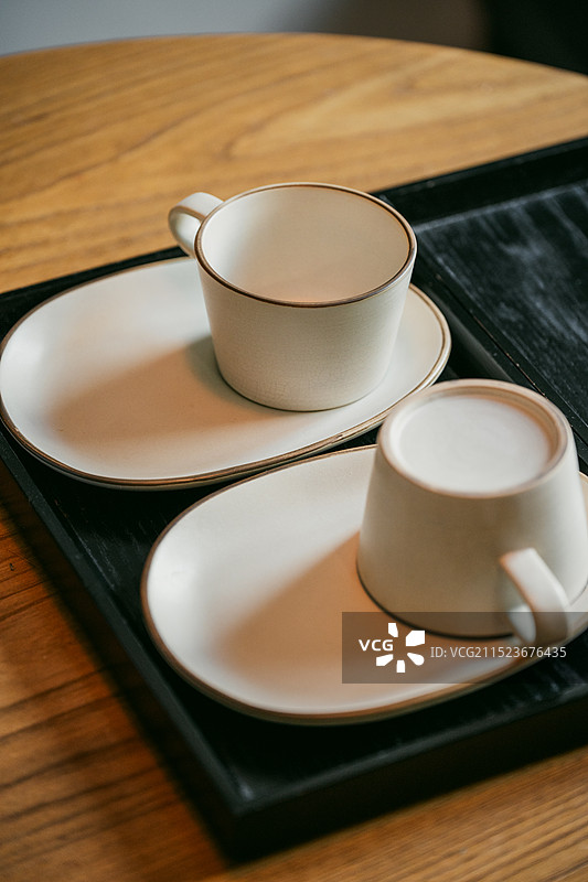 桌上咖啡杯特写镜头图片素材