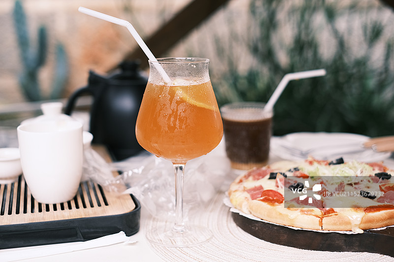 桌上饮料特写镜头图片素材