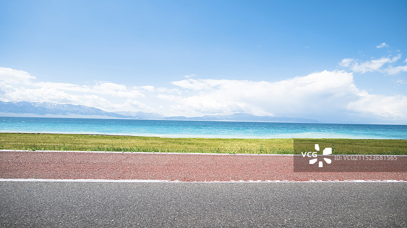 赛里木湖汽车广告背景图片素材