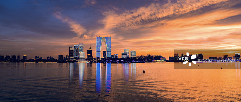 金鸡湖日落火烧云图片素材