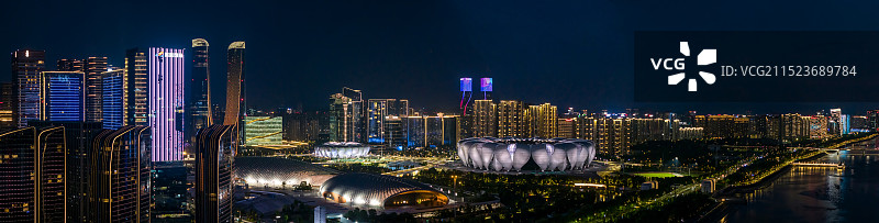 航拍浙江杭州奥体博览城夜景建筑灯光秀 杭州奥体中心体育场与体育馆 杭州世纪中心大楼图片素材