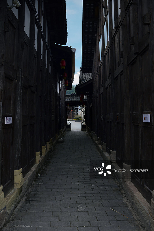 巴中平昌白衣古镇连接月亮门的小巷图片素材
