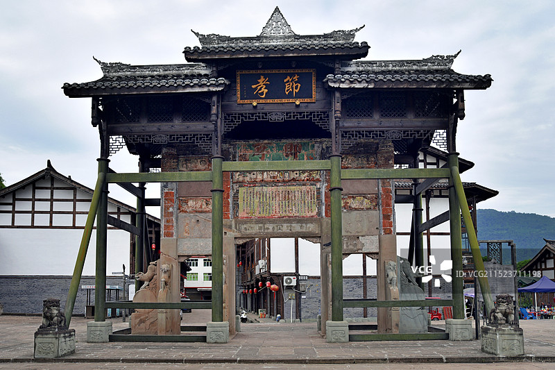 巴中平昌白衣古镇五彩琉璃节孝牌坊图片素材