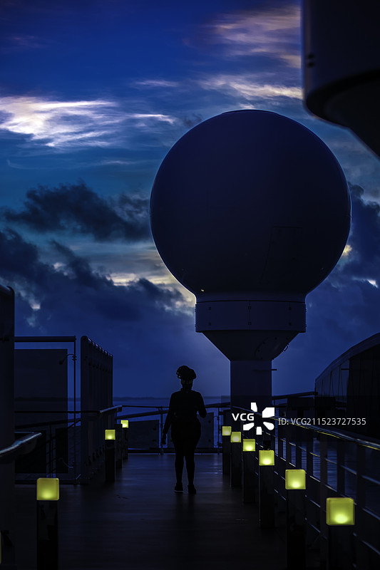 走向未来图片素材