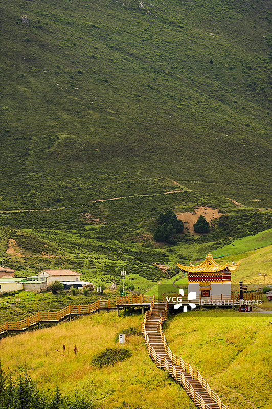 甘南郎木寺镇赛赤寺展佛台风光图片素材