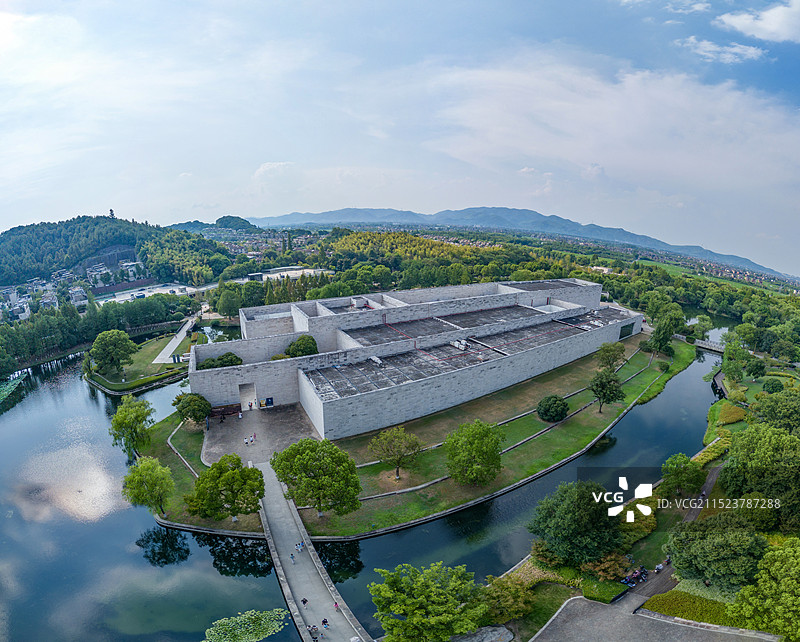 航拍浙江杭州良渚博物院 考古遗址博物馆 良渚文化博物馆 杭州良渚文化村 杭州美丽洲公园图片素材
