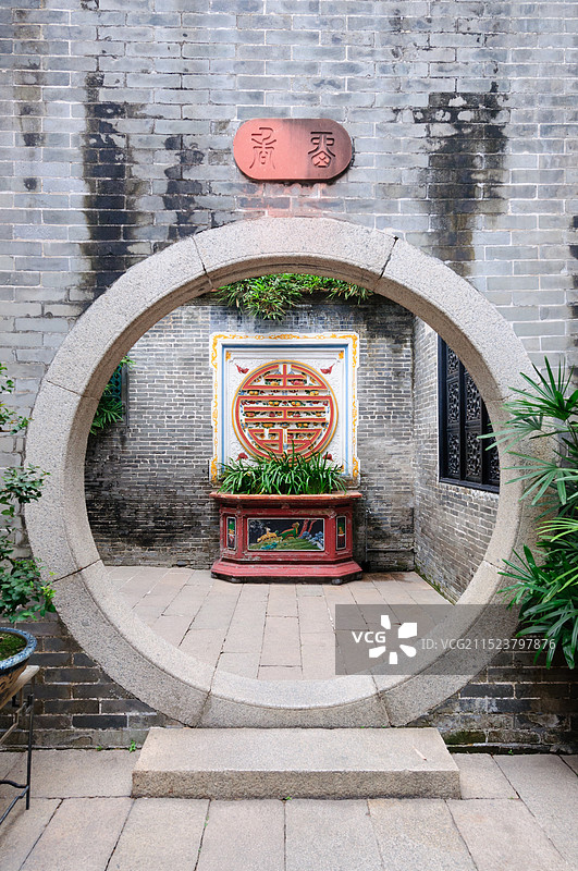 广州番禺区余荫山房中式古典风格建筑及庭院图片素材