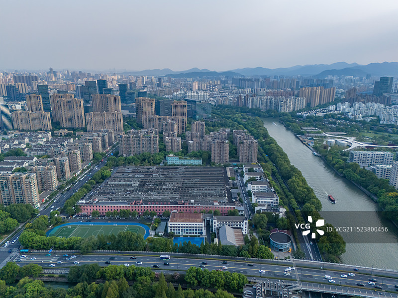 航拍杭州理想丝联166创意产业园 工业旅游文创园 丝绸纺织业大厂杭丝联老工业厂房 苏联式锯齿型厂房图片素材