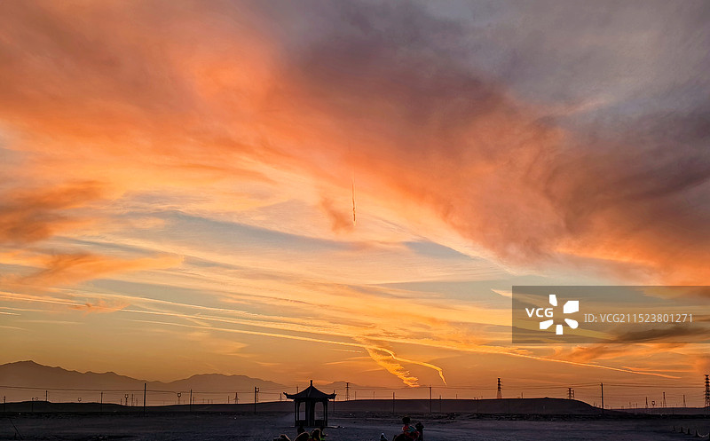 在嘉峪关西门看到的晚霞图片素材
