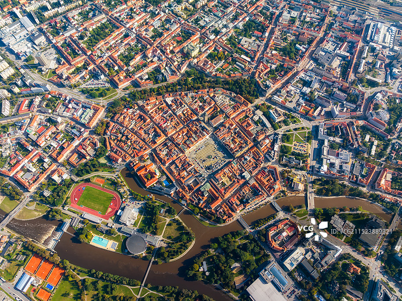 捷克共和国，南捷克州，捷克布杰约维采（ČESKÉ BUDĚJOVICE）百威小镇，航拍图片素材