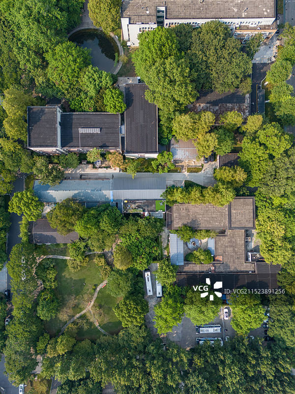 航拍浙江大学玉泉校区 杭州灵峰老和山脚下 求是书院 高等院校 高校校园风光 老校区图片素材