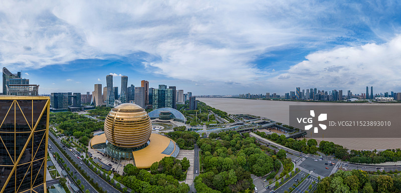 航拍杭州洲际酒店杭州国际会议中心 地标建筑大金球 钱塘江畔杭州城市阳台 都市风光 杭州大剧院图片素材