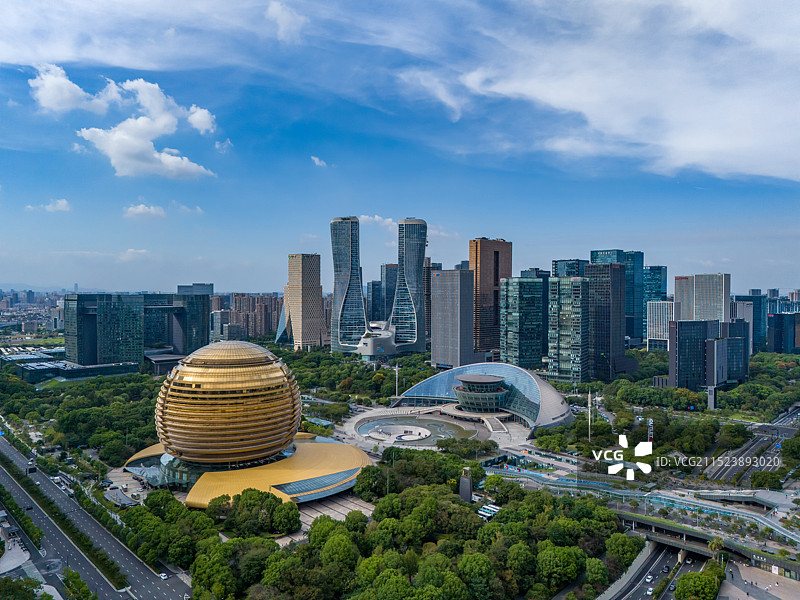 航拍杭州洲际酒店杭州国际会议中心 地标建筑大金球 钱塘江畔杭州城市阳台 都市风光 杭州大剧院图片素材