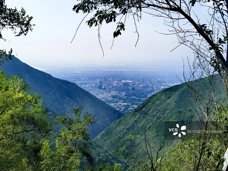 骊山最美环山路看临潼图片素材