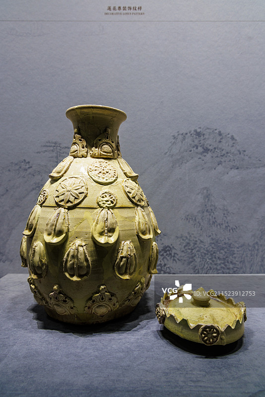 北齐太宁二年黄釉贴塑莲瓣纹尊·山西省寿阳县厍狄迴洛墓出土·山西博物院藏图片素材