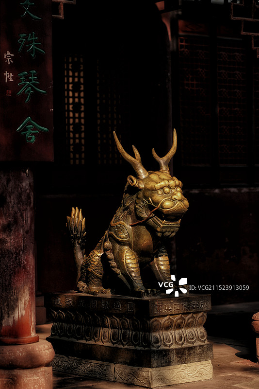 成都市文殊院麒麟雕塑图片素材