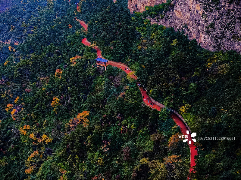 太行五指山红丝带图片素材