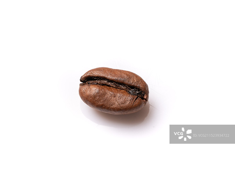 白色背景下烤咖啡豆的特写镜头图片素材