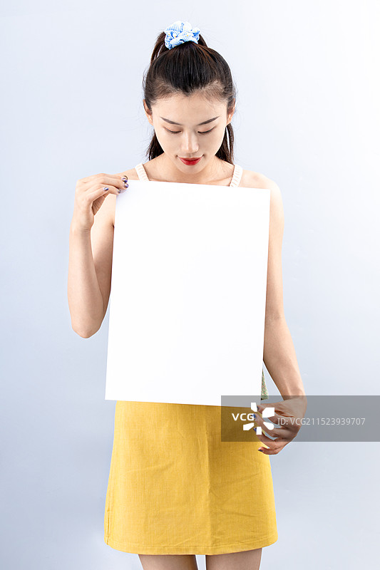 穿短裙的美丽女生图片素材