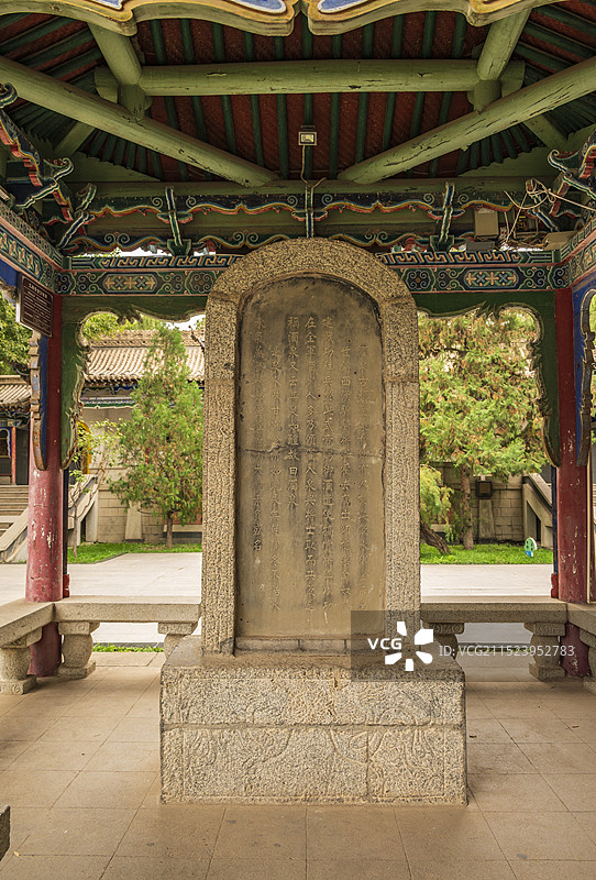 甘肃酒泉市肃州区汉式园林——西汉酒泉胜迹——霍去病倾酒入泉处石碑图片素材