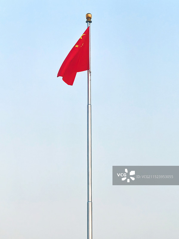 五星红旗高高飘扬图片素材