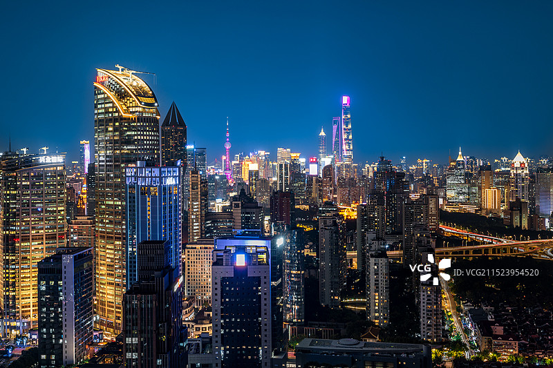 上海三件套夜景风光（高楼视角）图片素材