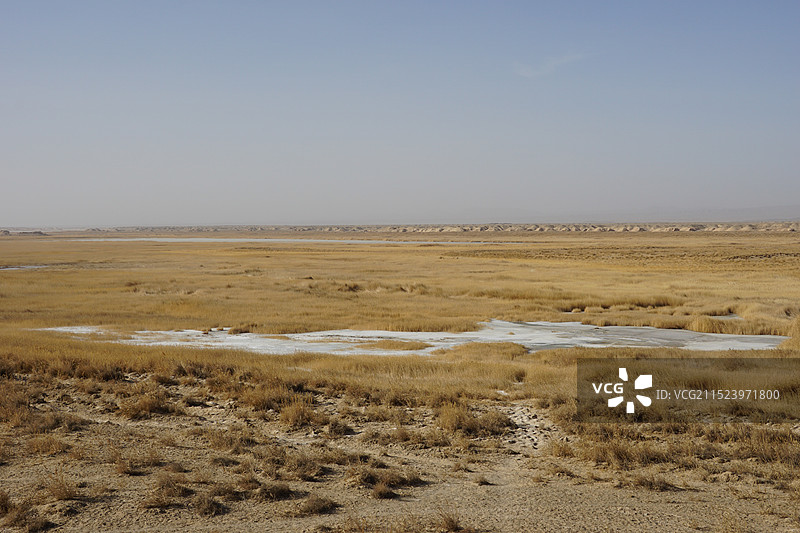 晴空下的沙漠风景图片素材