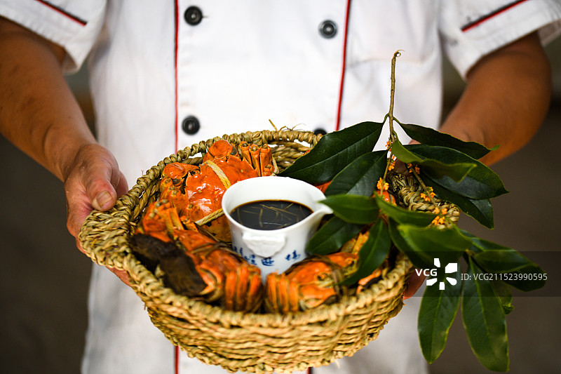 蒸熟的阳澄湖大闸蟹图片素材