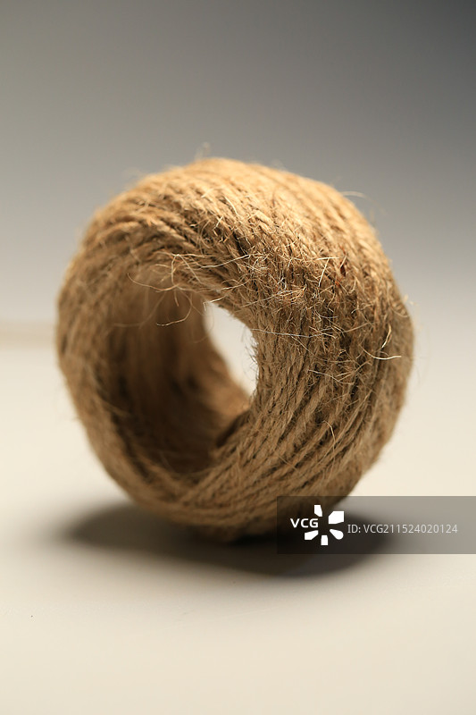 一卷天然原料制成的细麻绳图片素材
